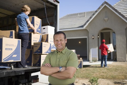 Step-by-step moving process diagram for home relocation